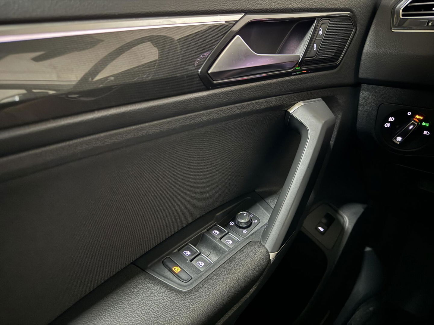 Volkswagen Tiguan 1.4 TSI ACT Highline Virtual HUD Trekh. NAP
