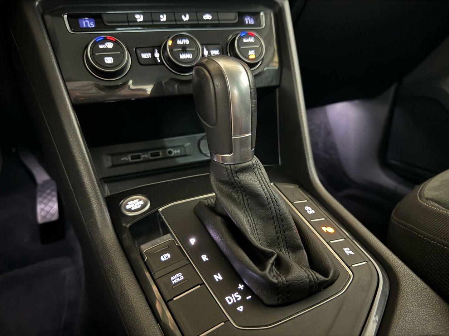 Volkswagen Tiguan 1.4 TSI ACT Highline Virtual HUD Trekh. NAP