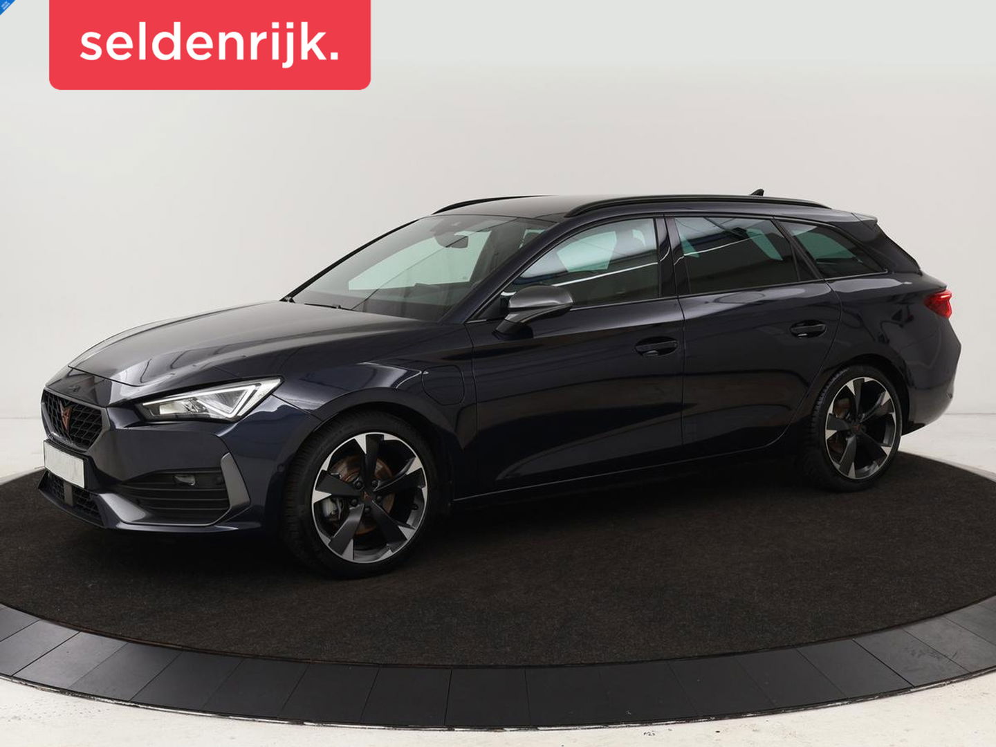 CUPRA Leon 1.4 e-Hybrid | Carplay | Camera | Stoel & Stuurverwarming | Adaptive Cruise | Full LED | Navigatie | DAB+ | LMV 18 inch