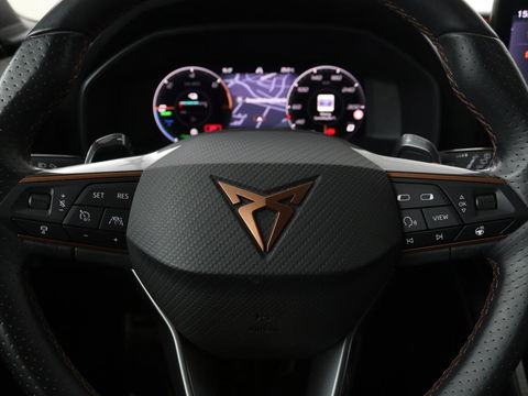 CUPRA Leon 1.4 e-Hybrid | Carplay | Camera | Stoel & Stuurverwarming | Adaptive Cruise | Full LED | Navigatie | DAB+ | LMV 18 inch
