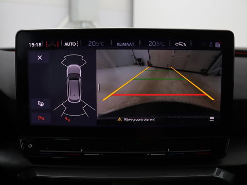 CUPRA Leon 1.4 e-Hybrid | Carplay | Camera | Stoel & Stuurverwarming | Adaptive Cruise | Full LED | Navigatie | DAB+ | LMV 18 inch