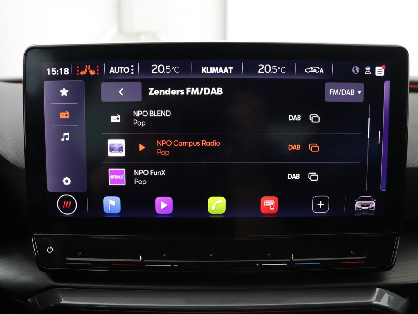 CUPRA Leon 1.4 e-Hybrid | Carplay | Camera | Stoel & Stuurverwarming | Adaptive Cruise | Full LED | Navigatie | DAB+ | LMV 18 inch