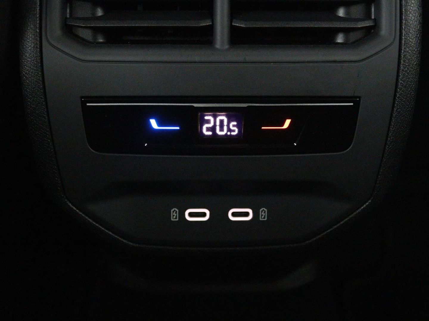 CUPRA Leon 1.4 e-Hybrid | Carplay | Camera | Stoel & Stuurverwarming | Adaptive Cruise | Full LED | Navigatie | DAB+ | LMV 18 inch