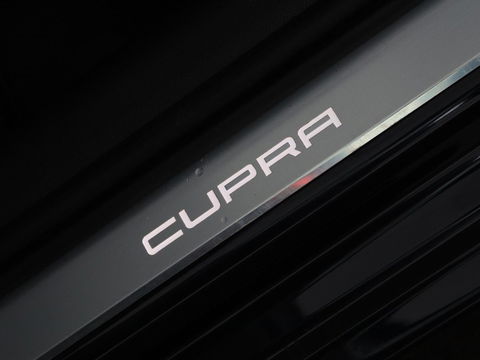 CUPRA Leon 1.4 e-Hybrid | Carplay | Camera | Stoel & Stuurverwarming | Adaptive Cruise | Full LED | Navigatie | DAB+ | LMV 18 inch