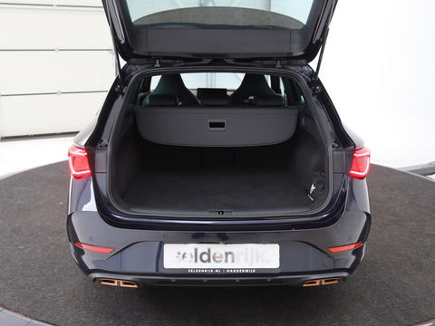 CUPRA Leon 1.4 e-Hybrid | Carplay | Camera | Stoel & Stuurverwarming | Adaptive Cruise | Full LED | Navigatie | DAB+ | LMV 18 inch