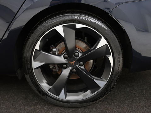 CUPRA Leon 1.4 e-Hybrid | Carplay | Camera | Stoel & Stuurverwarming | Adaptive Cruise | Full LED | Navigatie | DAB+ | LMV 18 inch