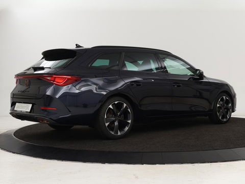 CUPRA Leon 1.4 e-Hybrid | Carplay | Camera | Stoel & Stuurverwarming | Adaptive Cruise | Full LED | Navigatie | DAB+ | LMV 18 inch