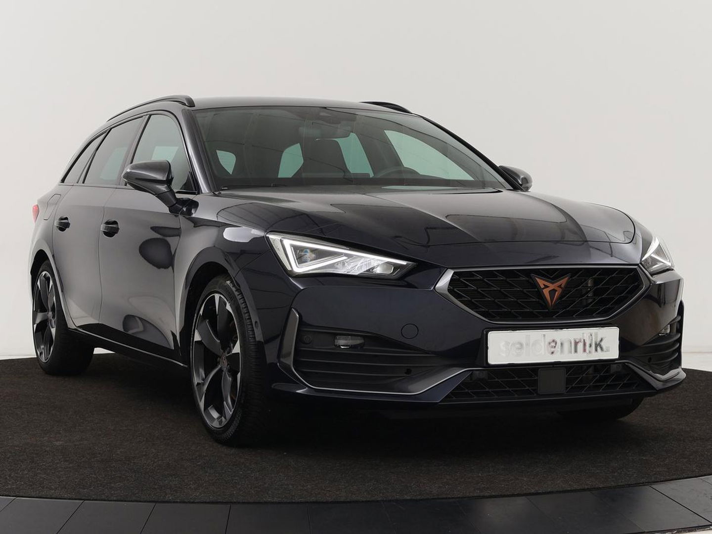 CUPRA Leon 1.4 e-Hybrid | Carplay | Camera | Stoel & Stuurverwarming | Adaptive Cruise | Full LED | Navigatie | DAB+ | LMV 18 inch