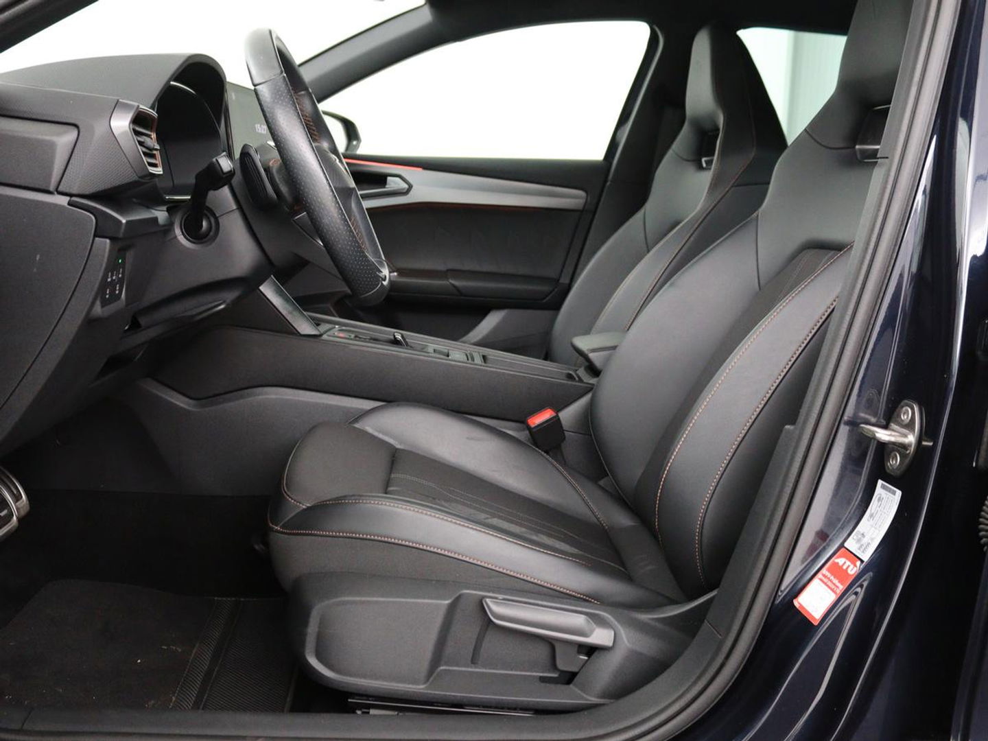 CUPRA Leon 1.4 e-Hybrid | Carplay | Camera | Stoel & Stuurverwarming | Adaptive Cruise | Full LED | Navigatie | DAB+ | LMV 18 inch
