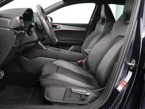 CUPRA Leon 1.4 e-Hybrid | Carplay | Camera | Stoel & Stuurverwarming | Adaptive Cruise | Full LED | Navigatie | DAB+ | LMV 18 inch