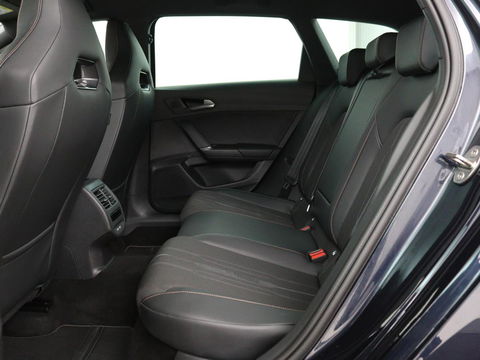 CUPRA Leon 1.4 e-Hybrid | Carplay | Camera | Stoel & Stuurverwarming | Adaptive Cruise | Full LED | Navigatie | DAB+ | LMV 18 inch
