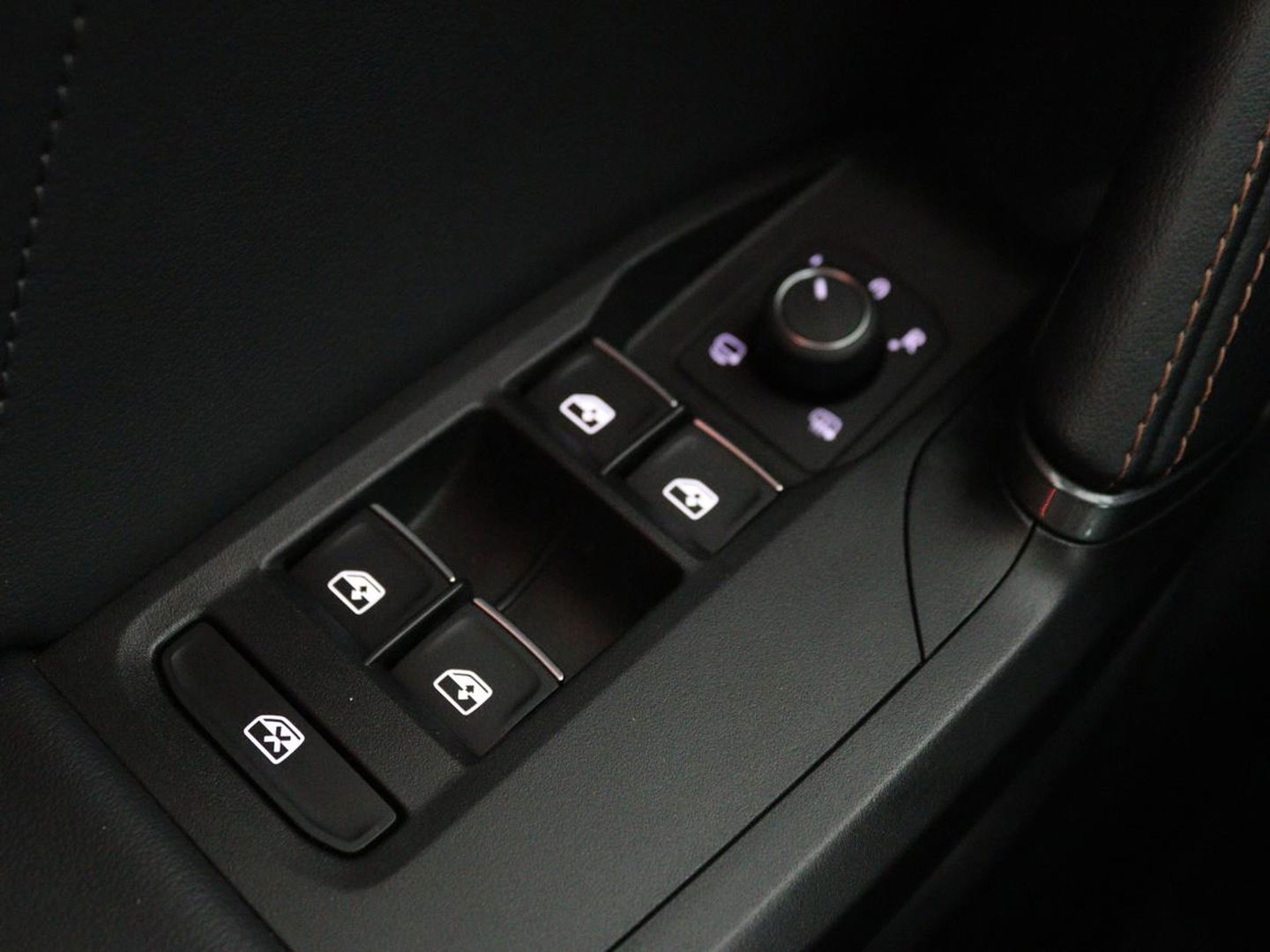 CUPRA Leon 1.4 e-Hybrid | Carplay | Camera | Stoel & Stuurverwarming | Adaptive Cruise | Full LED | Navigatie | DAB+ | LMV 18 inch