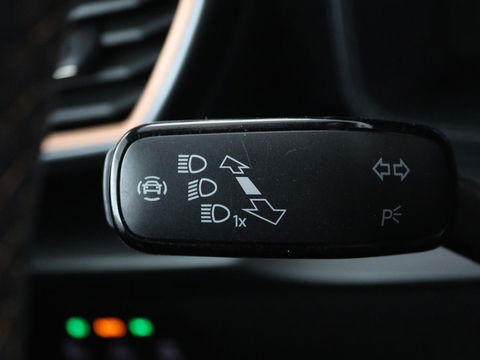 CUPRA Leon 1.4 e-Hybrid | Carplay | Camera | Stoel & Stuurverwarming | Adaptive Cruise | Full LED | Navigatie | DAB+ | LMV 18 inch