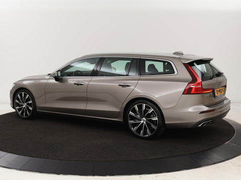 Volvo V60 2.0 T5 Momentum | Leder | Trekhaak | Stoelverwarming | LMV 20 inch | Harman/Kardon | Adaptive cruise | DAB+