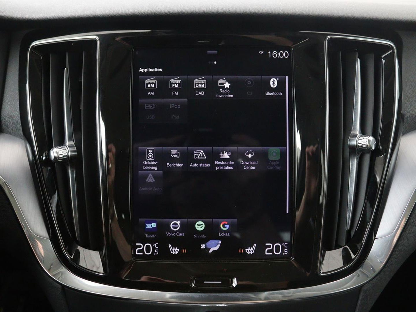Volvo V60 2.0 T5 Momentum | Leder | Trekhaak | Stoelverwarming | LMV 20 inch | Harman/Kardon | Adaptive cruise | DAB+