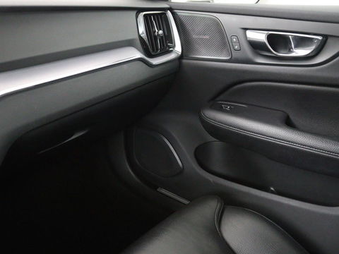 Volvo V60 2.0 T5 Momentum | Leder | Trekhaak | Stoelverwarming | LMV 20 inch | Harman/Kardon | Adaptive cruise | DAB+