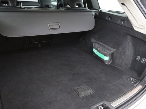Volvo V60 2.0 T5 Momentum | Leder | Trekhaak | Stoelverwarming | LMV 20 inch | Harman/Kardon | Adaptive cruise | DAB+