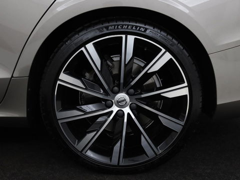 Volvo V60 2.0 T5 Momentum | Leder | Trekhaak | Stoelverwarming | LMV 20 inch | Harman/Kardon | Adaptive cruise | DAB+
