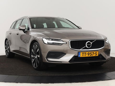 Volvo V60 2.0 T5 Momentum | Leder | Trekhaak | Stoelverwarming | LMV 20 inch | Harman/Kardon | Adaptive cruise | DAB+