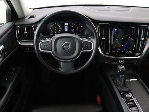 Volvo V60 2.0 T5 Momentum | Leder | Trekhaak | Stoelverwarming | LMV 20 inch | Harman/Kardon | Adaptive cruise | DAB+
