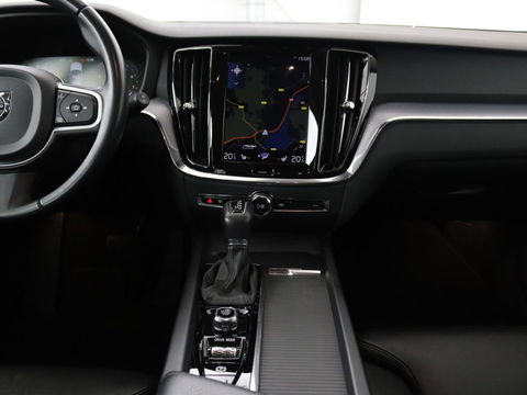Volvo V60 2.0 T5 Momentum | Leder | Trekhaak | Stoelverwarming | LMV 20 inch | Harman/Kardon | Adaptive cruise | DAB+