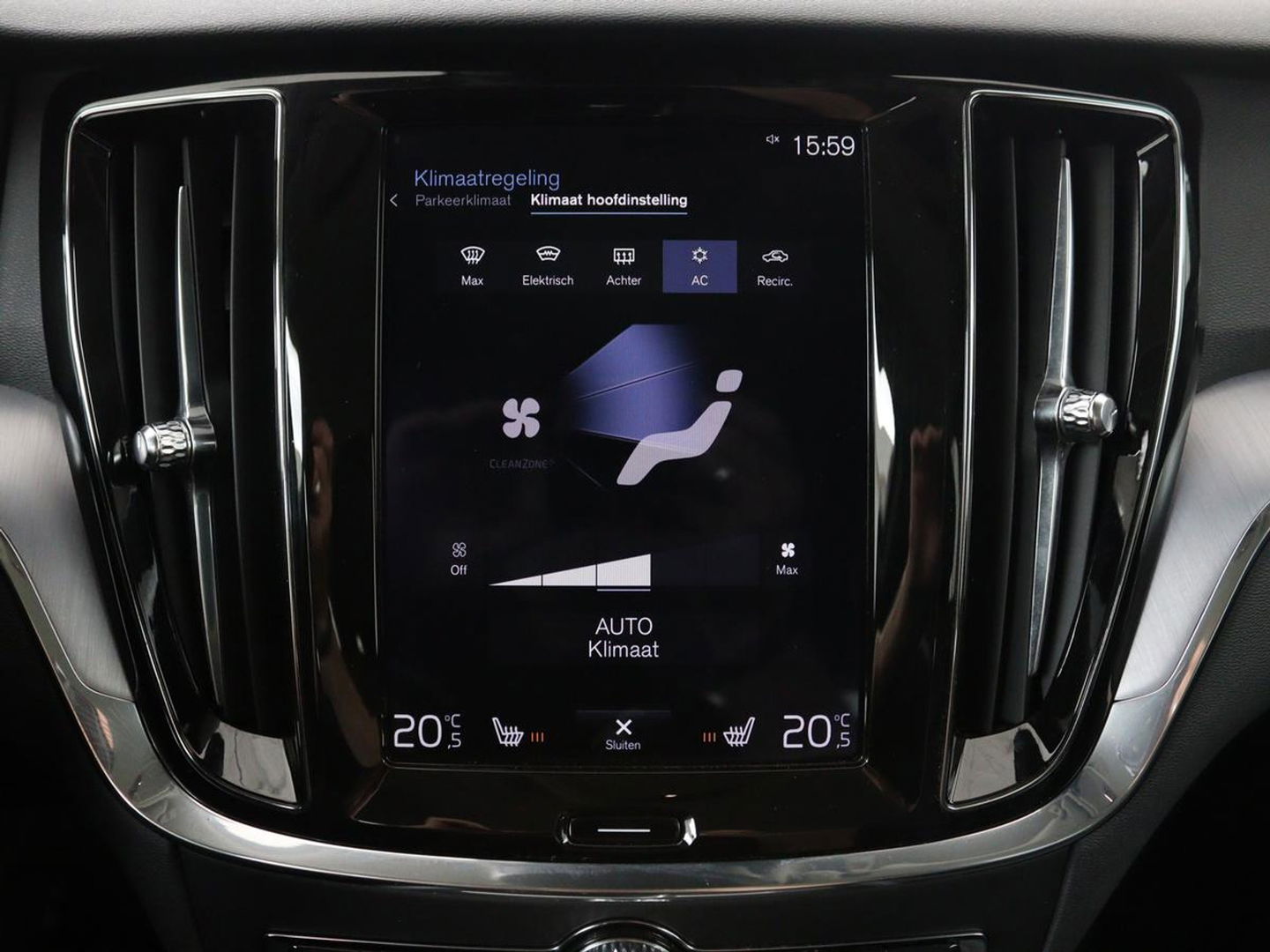Volvo V60 2.0 T5 Momentum | Leder | Trekhaak | Stoelverwarming | LMV 20 inch | Harman/Kardon | Adaptive cruise | DAB+