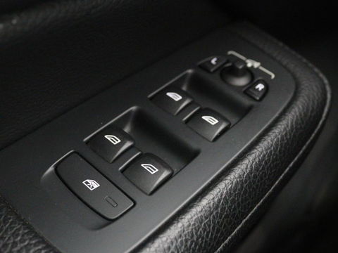 Volvo V60 2.0 T5 Momentum | Leder | Trekhaak | Stoelverwarming | LMV 20 inch | Harman/Kardon | Adaptive cruise | DAB+