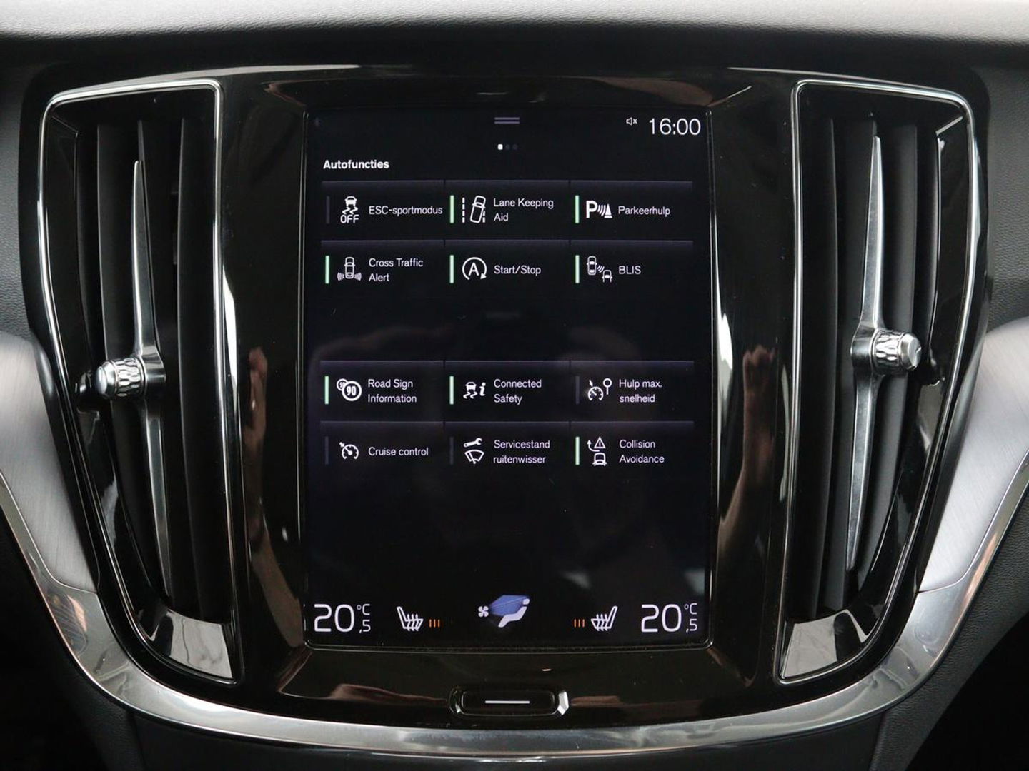 Volvo V60 2.0 T5 Momentum | Leder | Trekhaak | Stoelverwarming | LMV 20 inch | Harman/Kardon | Adaptive cruise | DAB+