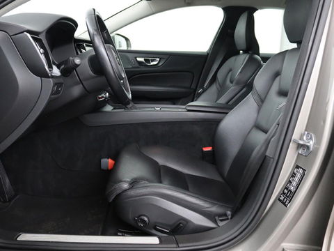 Volvo V60 2.0 T5 Momentum | Leder | Trekhaak | Stoelverwarming | LMV 20 inch | Harman/Kardon | Adaptive cruise | DAB+