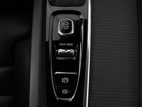 Volvo V60 2.0 T5 Momentum | Leder | Trekhaak | Stoelverwarming | LMV 20 inch | Harman/Kardon | Adaptive cruise | DAB+