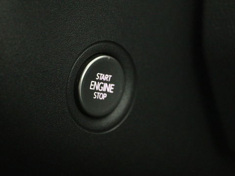 Volkswagen ID.3 First 58 kWh | Stoelverwarming | Camera | Adaptive cruise | Carplay | Navigatie | PDC | Climate control | Sfeerverlichting | LMV 18 inch