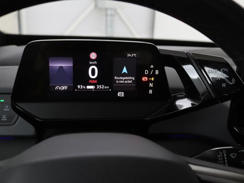 Volkswagen ID.3 First 58 kWh | Stoelverwarming | Camera | Adaptive cruise | Carplay | Navigatie | PDC | Climate control | Sfeerverlichting | LMV 18 inch