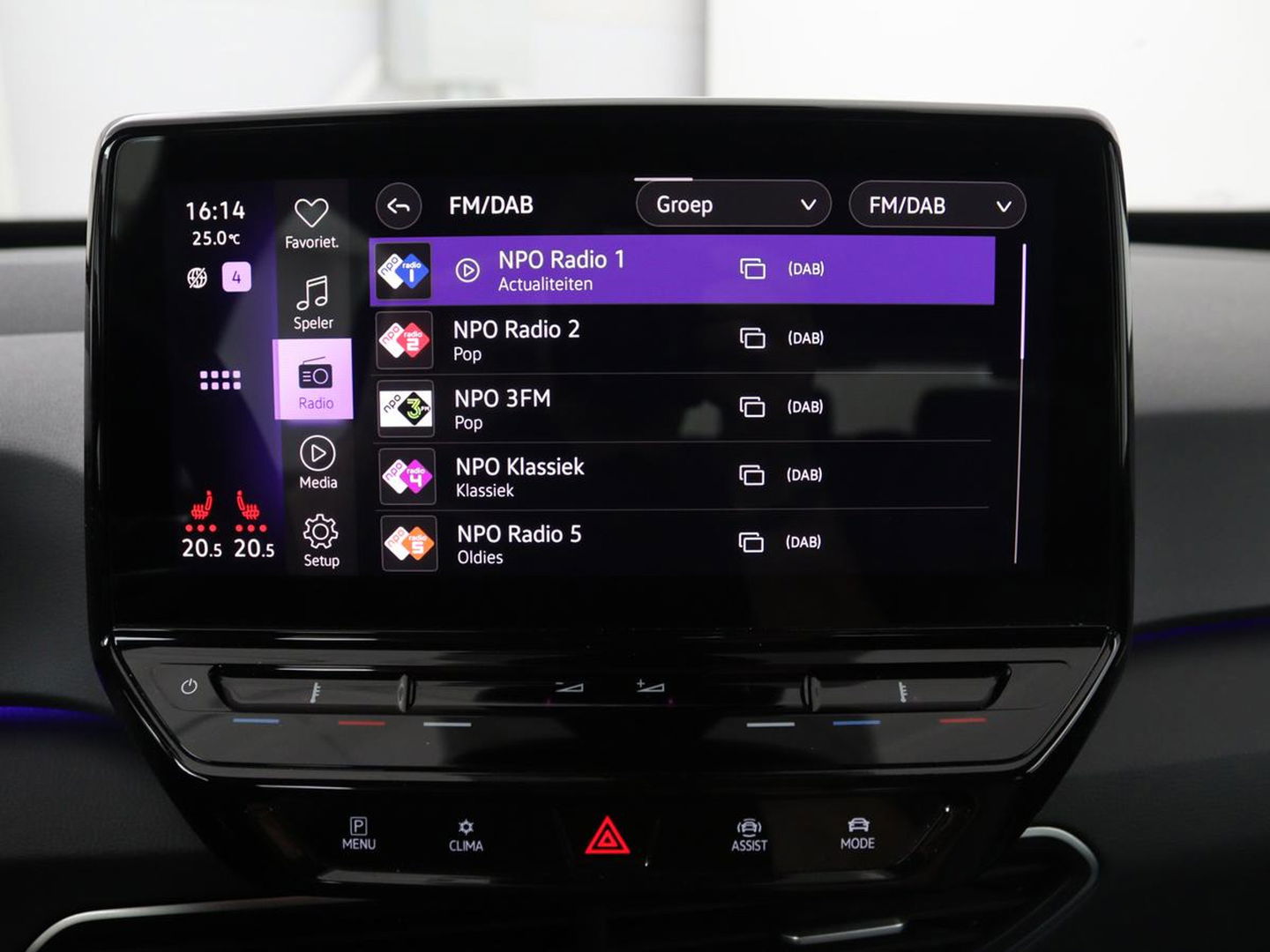 Volkswagen ID.3 First 58 kWh | Stoelverwarming | Camera | Adaptive cruise | Carplay | Navigatie | PDC | Climate control | Sfeerverlichting | LMV 18 inch