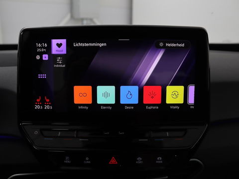 Volkswagen ID.3 First 58 kWh | Stoelverwarming | Camera | Adaptive cruise | Carplay | Navigatie | PDC | Climate control | Sfeerverlichting | LMV 18 inch