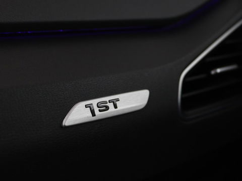 Volkswagen ID.3 First 58 kWh | Stoelverwarming | Camera | Adaptive cruise | Carplay | Navigatie | PDC | Climate control | Sfeerverlichting | LMV 18 inch