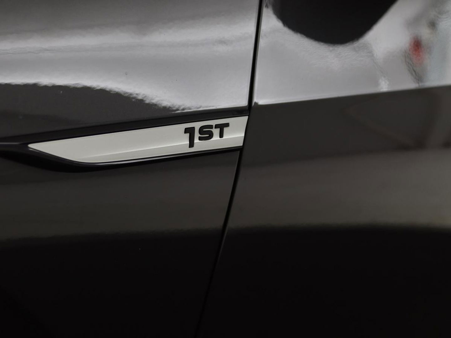 Volkswagen ID.3 First 58 kWh | Stoelverwarming | Camera | Adaptive cruise | Carplay | Navigatie | PDC | Climate control | Sfeerverlichting | LMV 18 inch