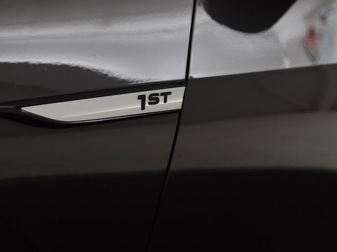 Volkswagen ID.3 First 58 kWh | Stoelverwarming | Camera | Adaptive cruise | Carplay | Navigatie | PDC | Climate control | Sfeerverlichting | LMV 18 inch