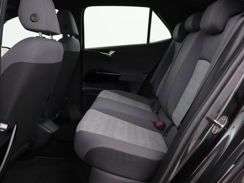 Volkswagen ID.3 First 58 kWh | Stoelverwarming | Camera | Adaptive cruise | Carplay | Navigatie | PDC | Climate control | Sfeerverlichting | LMV 18 inch