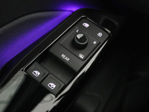 Volkswagen ID.3 First 58 kWh | Stoelverwarming | Camera | Adaptive cruise | Carplay | Navigatie | PDC | Climate control | Sfeerverlichting | LMV 18 inch