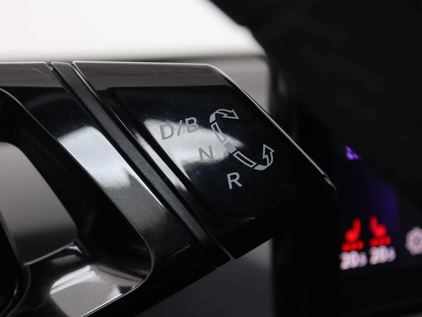 Volkswagen ID.3 First 58 kWh | Stoelverwarming | Camera | Adaptive cruise | Carplay | Navigatie | PDC | Climate control | Sfeerverlichting | LMV 18 inch
