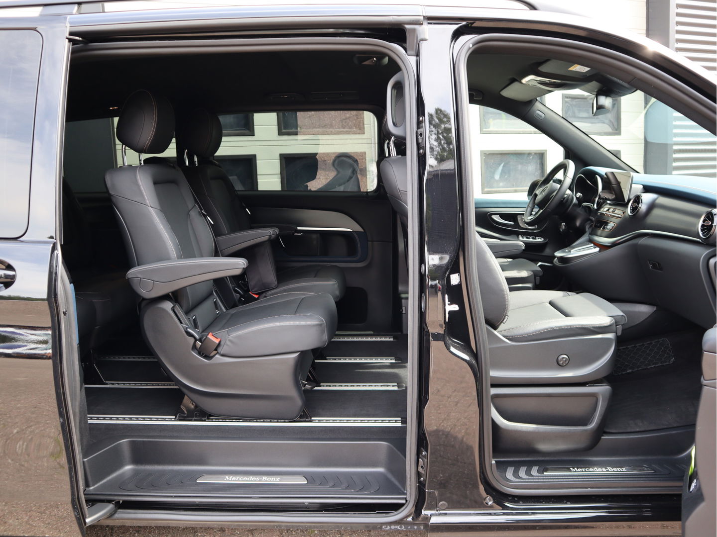 Mercedes-Benz EQV 250 Avantgarde - Extra lang L3 - 7 Persoons - Luchtvering - Vol Opties