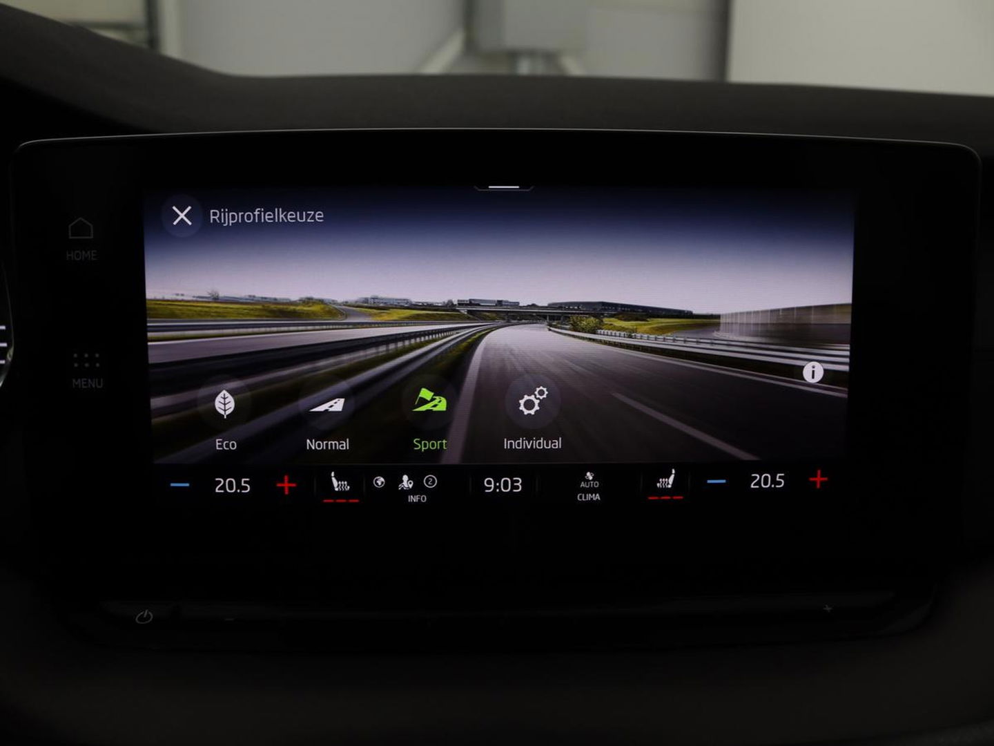 Škoda Octavia 1.0 TSI Business Edition | Stoelverwarming | Camera | Carplay | Full LED | Navigatie | Parkeerhulp | Climate control | Cruise control