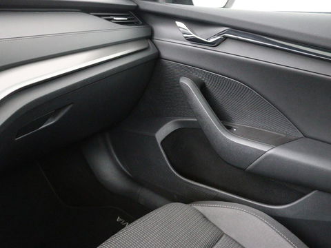 Škoda Octavia 1.0 TSI Business Edition | Stoelverwarming | Camera | Carplay | Full LED | Navigatie | Parkeerhulp | Climate control | Cruise control