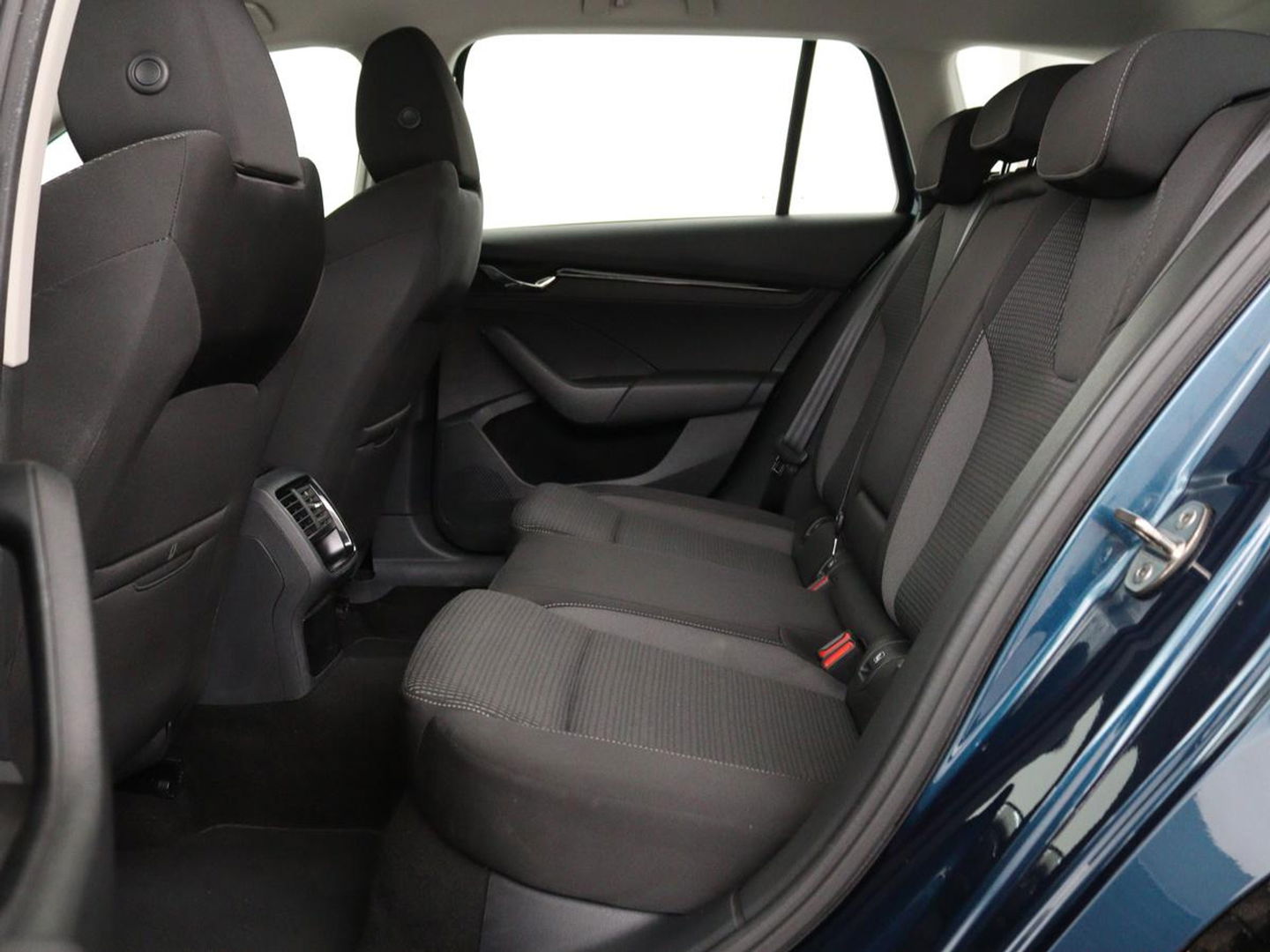 Škoda Octavia 1.0 TSI Business Edition | Stoelverwarming | Camera | Carplay | Full LED | Navigatie | Parkeerhulp | Climate control | Cruise control