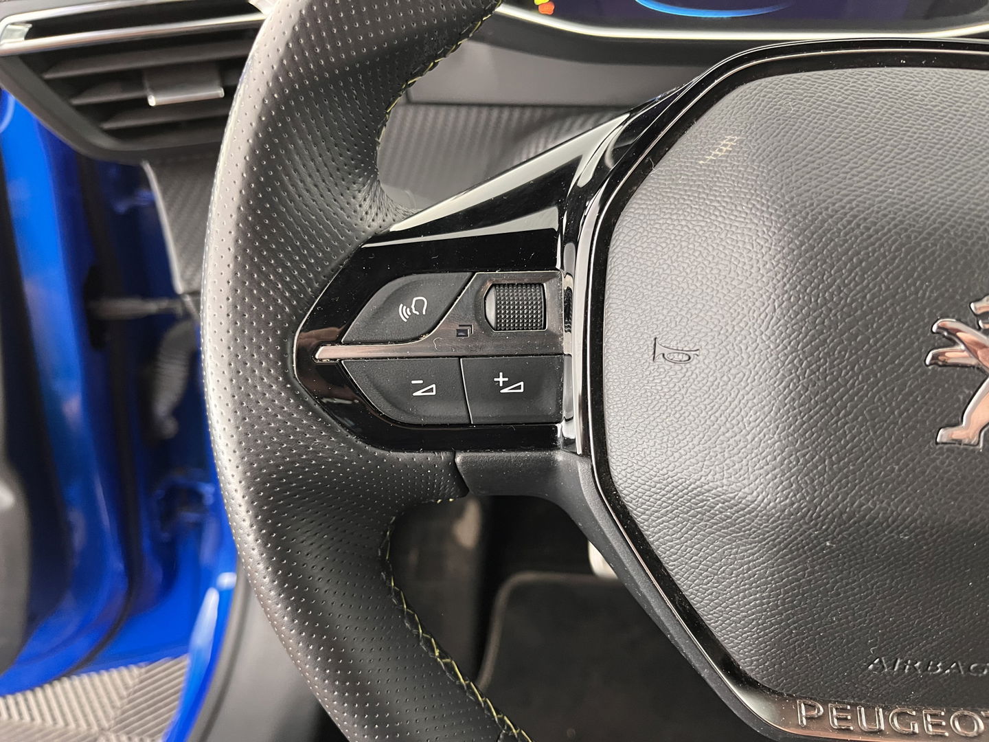 Peugeot e-208 EV GT Pack 50 kWh [ 3-Fase ] (INCL-BTW) *FULL-LED | DIGI-COCKPIT | BLINDSPOT | CAMERA | LEATHER-ALCANTARA | NAVI-FULLMAP | LANE-ASSIST | KEYLESS | DAB | CCS-FASTLOADER | HEATED-SPORTSEATS | AMBIENT-LIGHT | 17"ALU*
