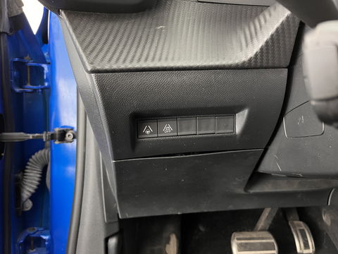 Peugeot e-208 EV GT Pack 50 kWh [ 3-Fase ] (INCL-BTW) *FULL-LED | DIGI-COCKPIT | BLINDSPOT | CAMERA | LEATHER-ALCANTARA | NAVI-FULLMAP | LANE-ASSIST | KEYLESS | DAB | CCS-FASTLOADER | HEATED-SPORTSEATS | AMBIENT-LIGHT | 17"ALU*