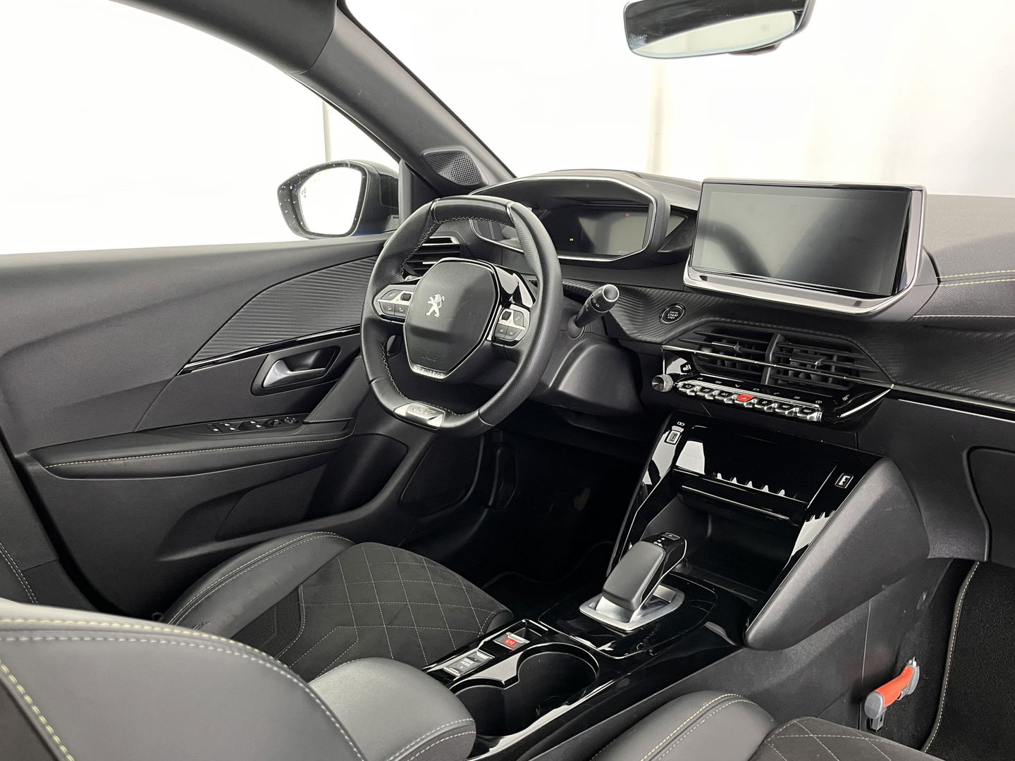 Peugeot e-208 EV GT Pack 50 kWh [ 3-Fase ] (INCL-BTW) *FULL-LED | DIGI-COCKPIT | BLINDSPOT | CAMERA | LEATHER-ALCANTARA | NAVI-FULLMAP | LANE-ASSIST | KEYLESS | DAB | CCS-FASTLOADER | HEATED-SPORTSEATS | AMBIENT-LIGHT | 17"ALU*