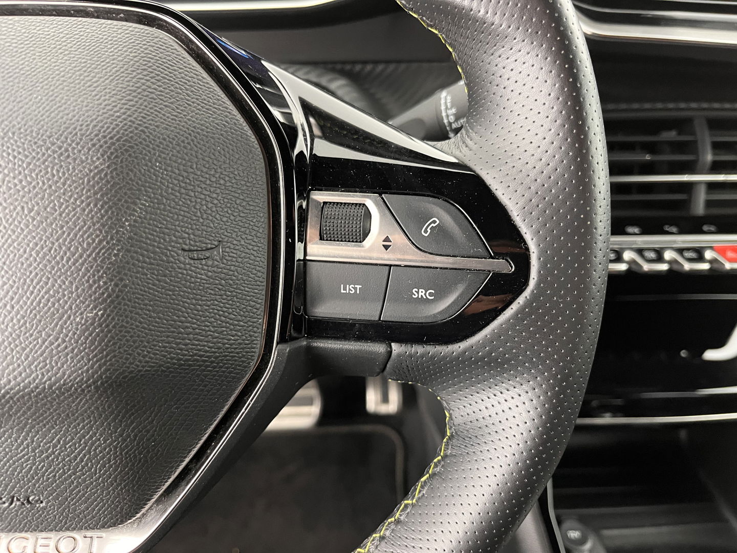 Peugeot e-208 EV GT Pack 50 kWh [ 3-Fase ] (INCL-BTW) *FULL-LED | DIGI-COCKPIT | BLINDSPOT | CAMERA | LEATHER-ALCANTARA | NAVI-FULLMAP | LANE-ASSIST | KEYLESS | DAB | CCS-FASTLOADER | HEATED-SPORTSEATS | AMBIENT-LIGHT | 17"ALU*