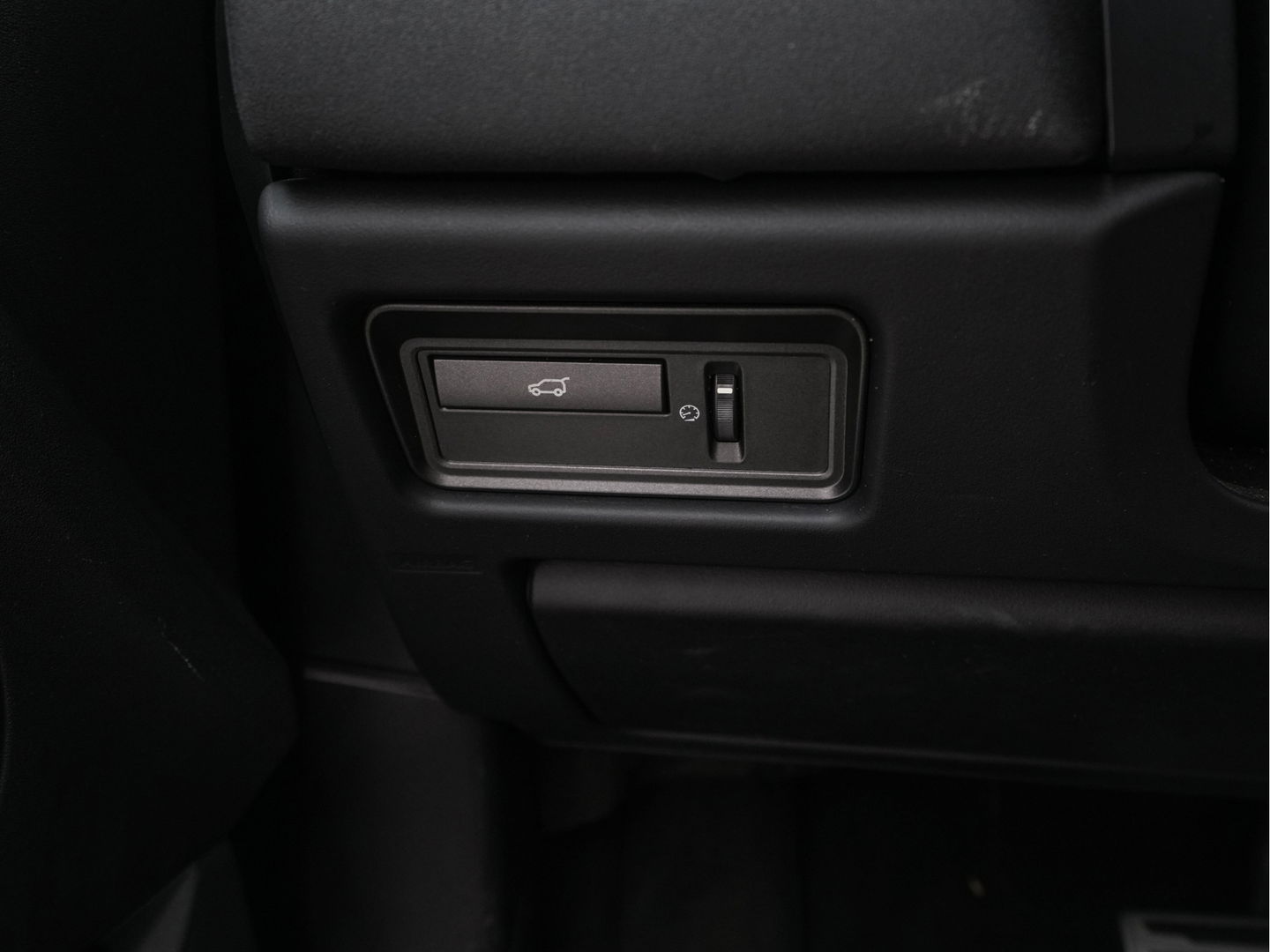 Land Rover Range Rover Evoque 2.2 TD4 4WD Prestige Aut. *LUXURY-LEATHER | BI-XENON | MERIDIAN-AUDIO | MEMORY-PACK | NAVI-FULLMAP | HEATED-SPORTSEATS | ECC | CAMERA | KEYLESS | SHIFT-PADDLES | PDC | CRUISE | TOWBAR | 20''ALU*