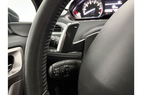 Peugeot 2008 1.2 PureTech Pano Airco Trekhaak LED Navigatie Parkeersensoren 16"LMV